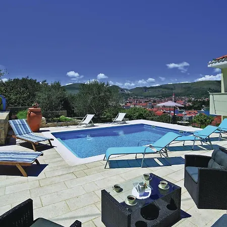 Apartament With Sea View 05