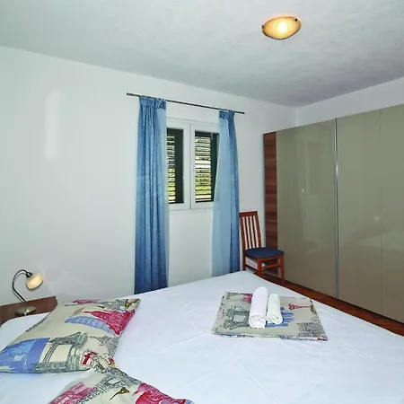 With Sea View 05 דירה