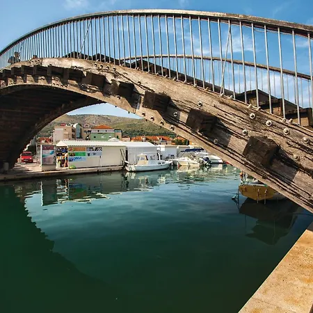 Apartman With Sea View 05 *